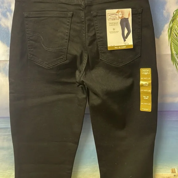 - Brand new with tags Woman’s Signature by Levi Strauss pull-on skinny. - Picture 10 of 15